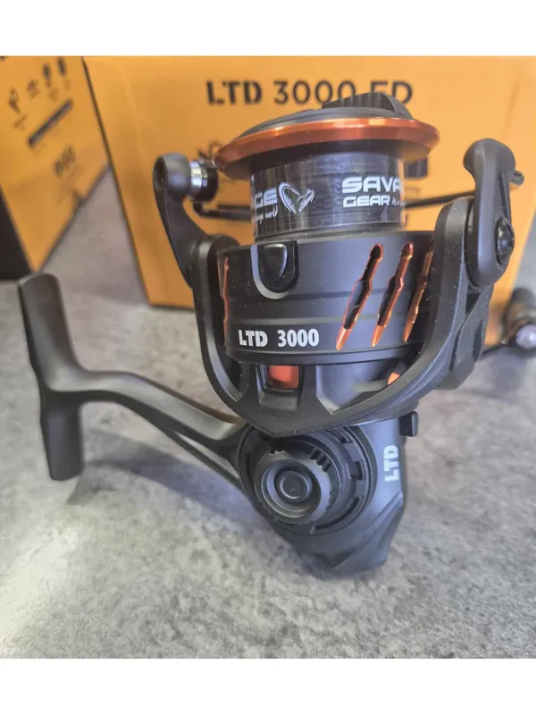 MOULINET SPINNING SAVAGE GEAR ORANGE LTD 3000 Authentique